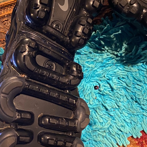 Size 9 Air Max , worn once w/ love. These are a great buy - Picture 7 of 8